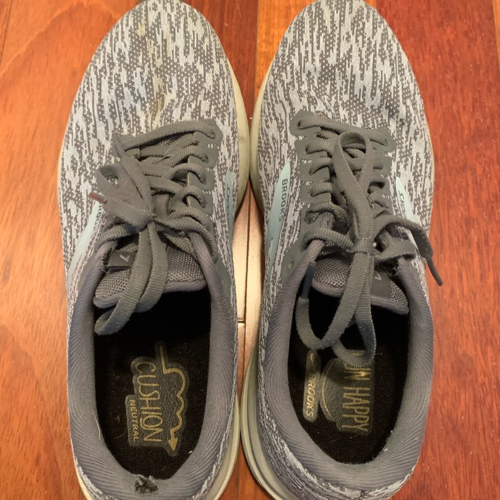 Brooks - Picture 4 of 6
